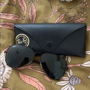 Black aviator raybans